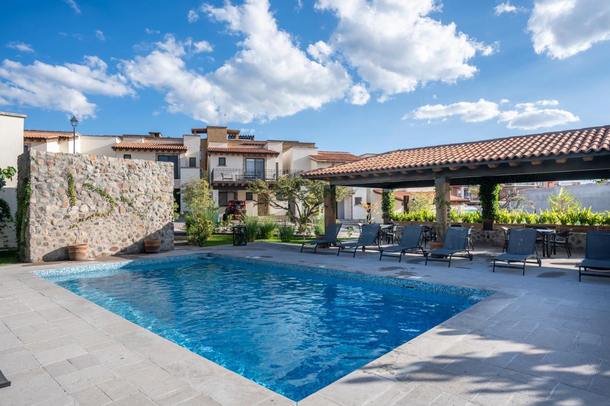 Private Sanctuary 4br With Pool And Gym